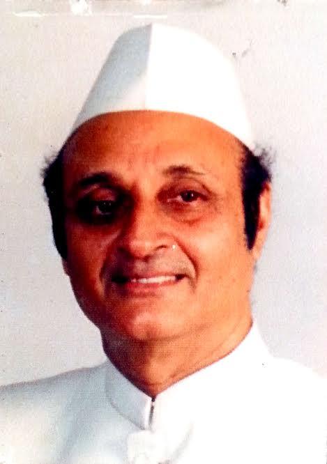 Political discussion between stake holders should be initiated: Karan Singh